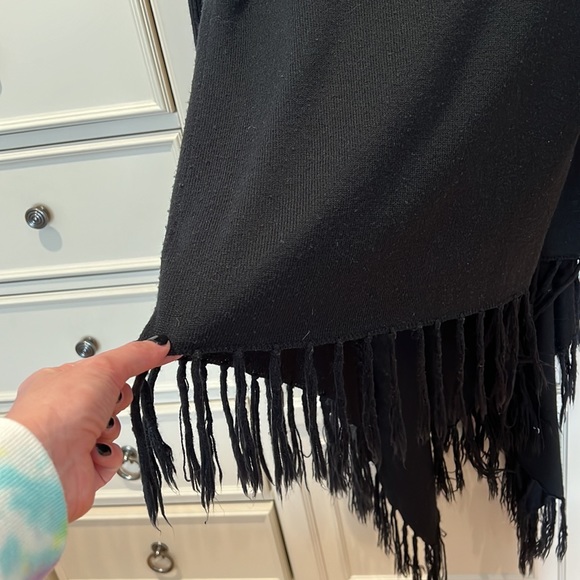 Women’s size Medium black RD style fringed sweater. - Picture 7 of 7